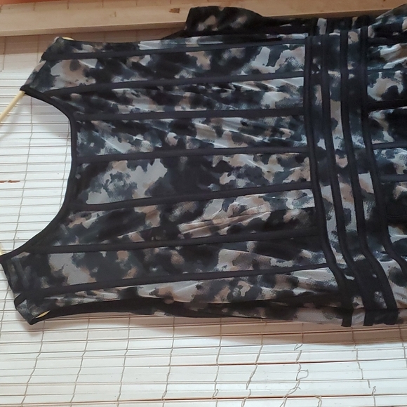 Roaman's Multicolor Abstract Aztek dress. Size 20. - Picture 5 of 6